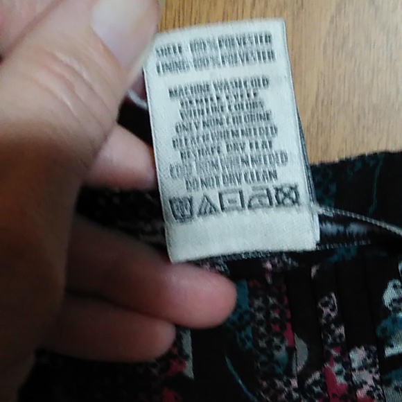 American Rag ruffles & lace top - Picture 4 of 6